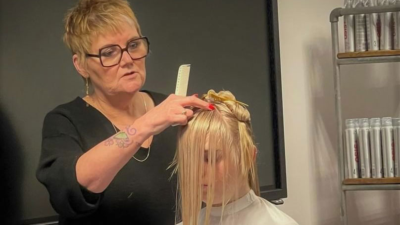 Billede til nyheden Frisør Marianne Tandrup Dalsgaard tog initiativ AMU-kursus